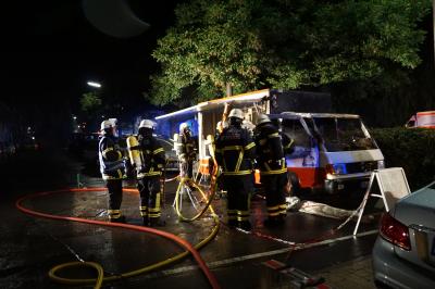 Mehrere Fahrzeuge brennen in Sindelfingen - Brandstifter vermutet